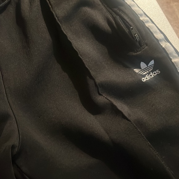 Adidas originals trackpants 🖤🖤🖤 - Picture 3 of 8